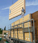 Construction d'une maison bois avec un mur pré-usiné