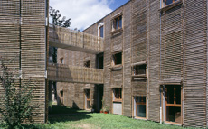 maison ecologique réalisée à partir de ganivelle récupérée